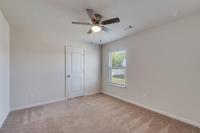 Building Photo - 737 Woody Dr