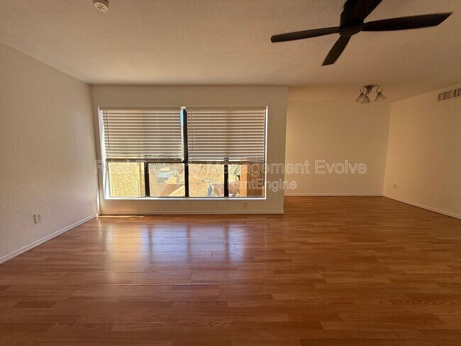 Building Photo - 3228 W Glendale Ave