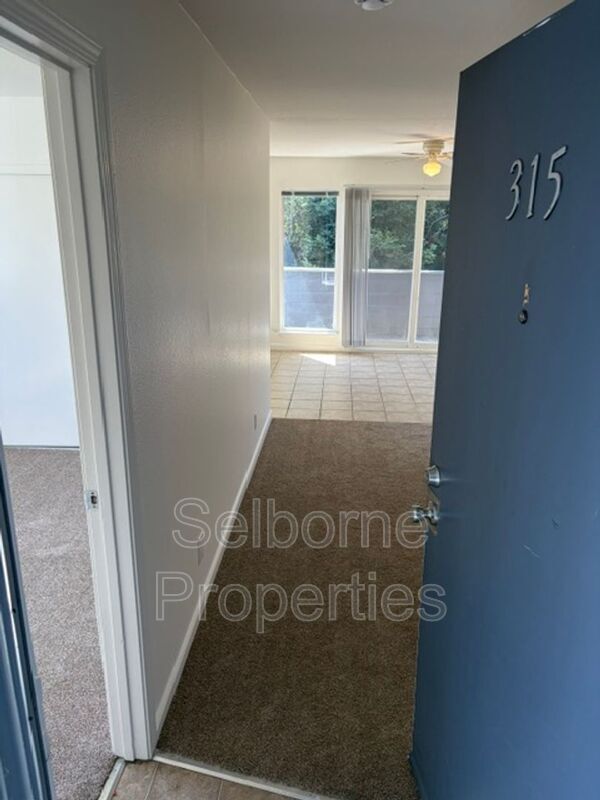 Building Photo - 407 Fairmount Ave