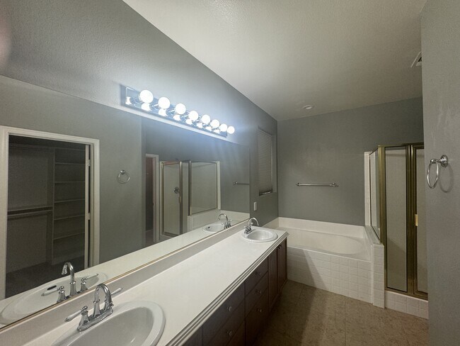 Building Photo - 9256 Blue Flax Pl