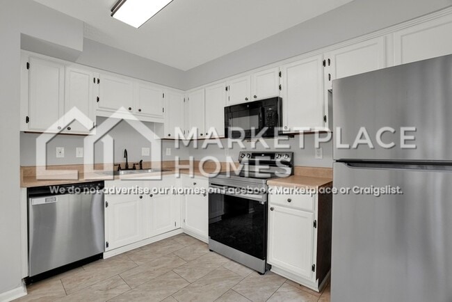 Building Photo - 8513 English Oak Loop