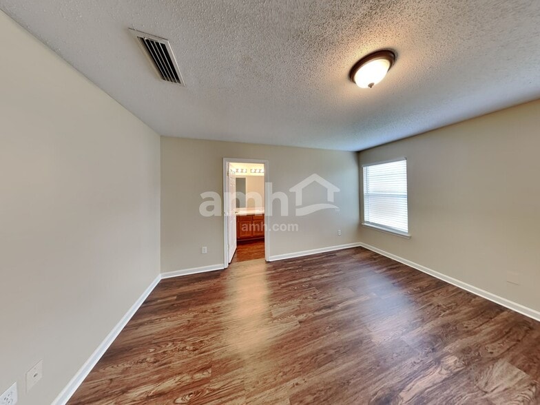 Building Photo - 2996 Centerwood Dr