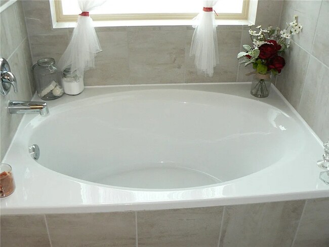 Building Photo - Coming Soon 4BR/2.5BA w/ Fenced Yard + Assigned Parking in Round Rock, TX