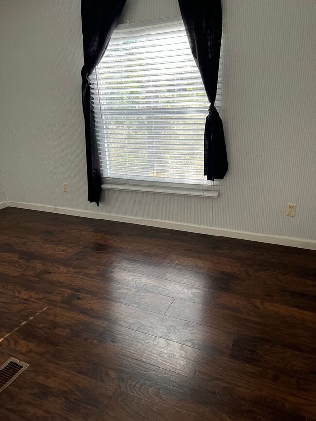 Building Photo - 732 Hidden Oaks Dr
