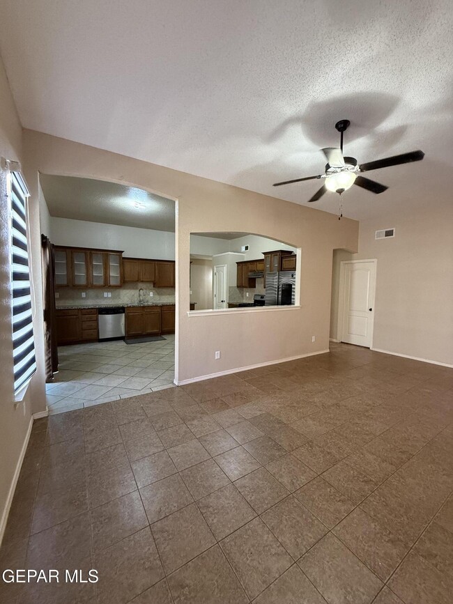 Building Photo - 14345 Desert Sage Dr