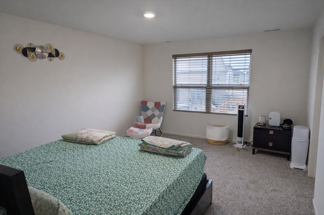 Building Photo - Spacious 4-Bedroom Modern Home with 3 Full Baths.