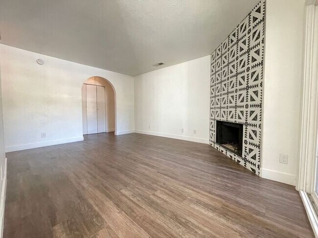 Building Photo - 2200 S Fort Apache Rd
