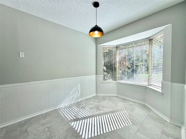 Building Photo - 1821 Broadway St