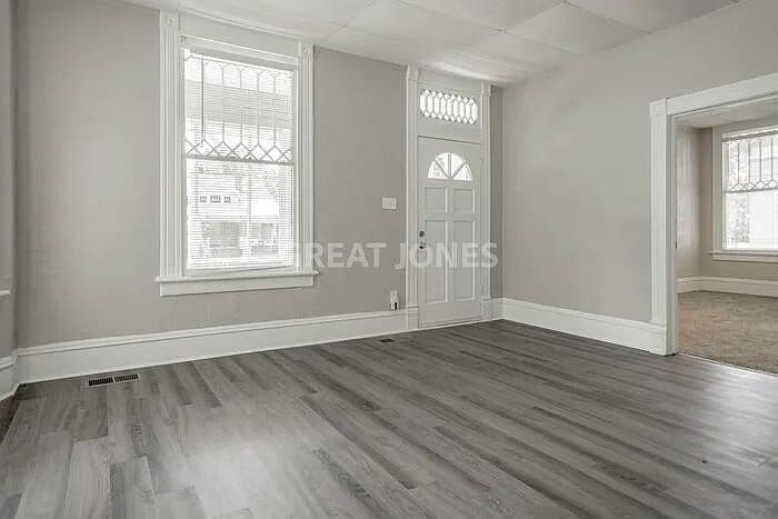 Building Photo - 2911 Beacon Ave