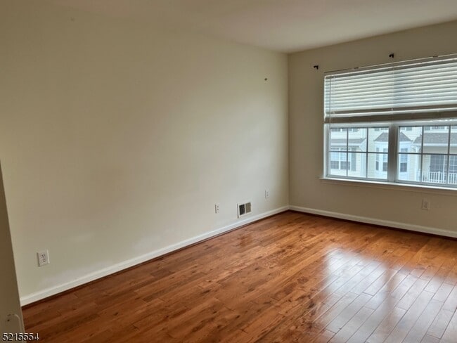 Building Photo - 8 Worthington Terrace