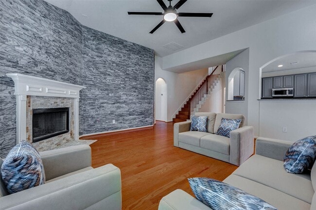Building Photo - 26603 Summerbend Hollow Ln