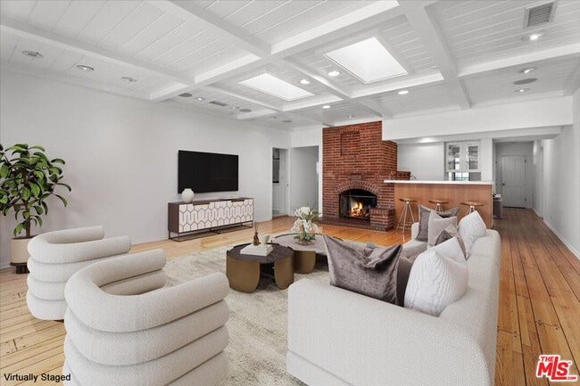 Building Photo - 4031 Hollyline Ave