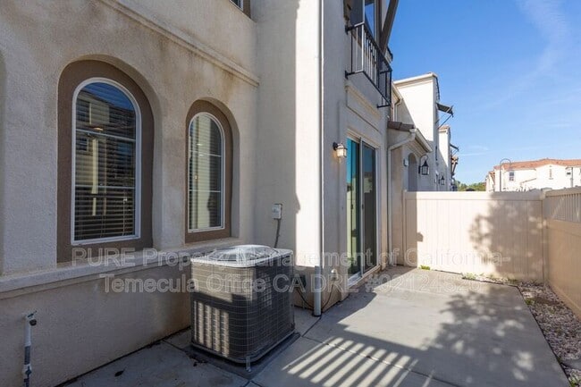 Building Photo - 44102 Calle Luz