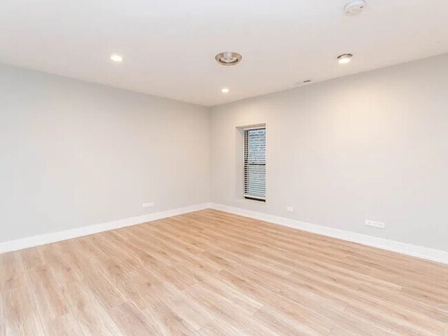 Building Photo - 2223 W 21st St