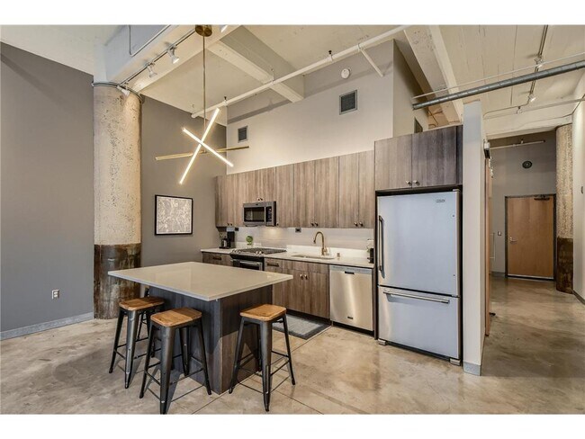 Building Photo - 700 N Washington Ave