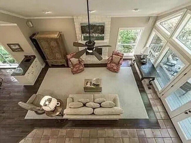 Building Photo - 5607 Courtyard Dr