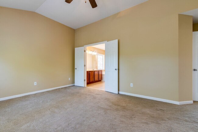 Building Photo - AVAILABLE NOW. 4 Bedroom 3 Bath. Over 3,00...
