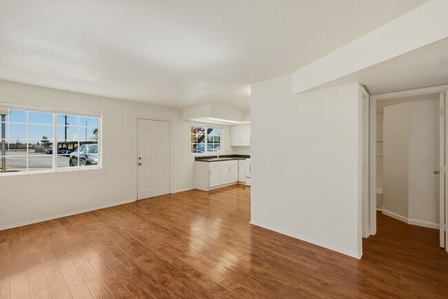 Building Photo - 45 N Phyllis