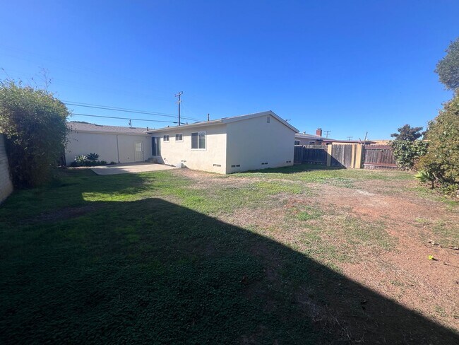 Building Photo - 5051 Dubois Dr