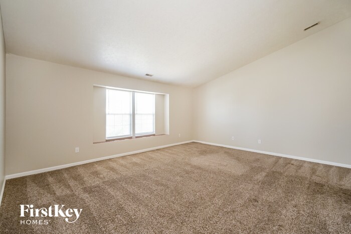 Building Photo - 5569 Bracken Dr