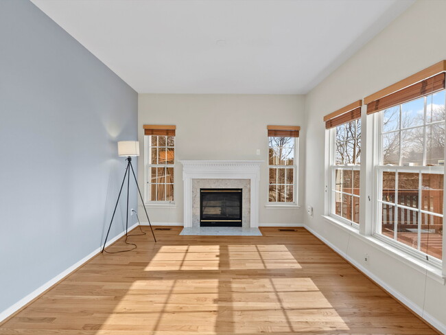 Building Photo - Sunlit Sanctuary Awaits: Spacious Townhous...