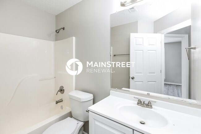 Building Photo - 5 Bedroom Pet-Friendly Home in Fayettevill...