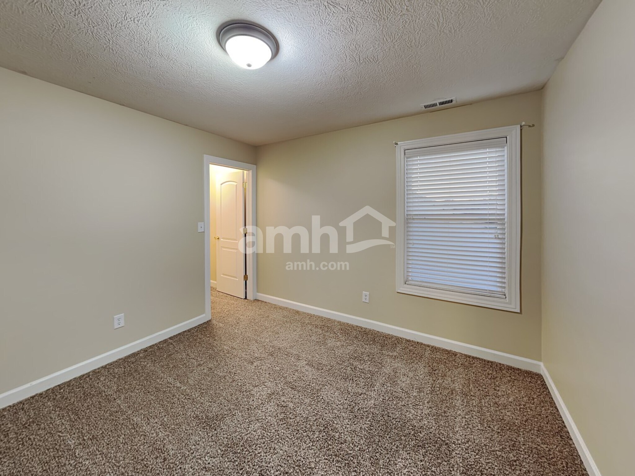 Building Photo - 5915 Cabot Dr