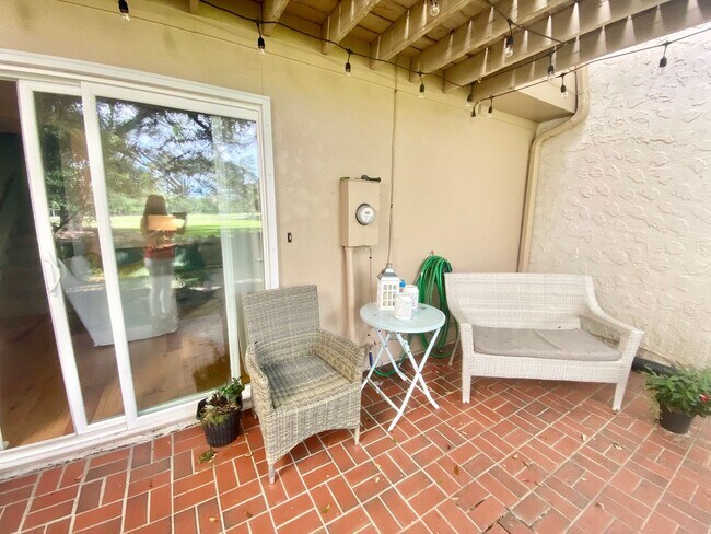 Building Photo - Beautiful Mount Pleasant Townhome