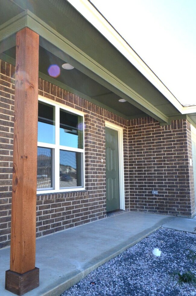 Building Photo - 1007 Cline Dr