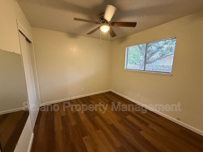 Building Photo - 307 California St