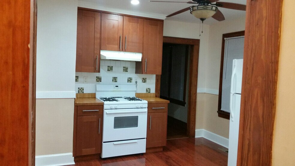 Kitchen - 261 View St