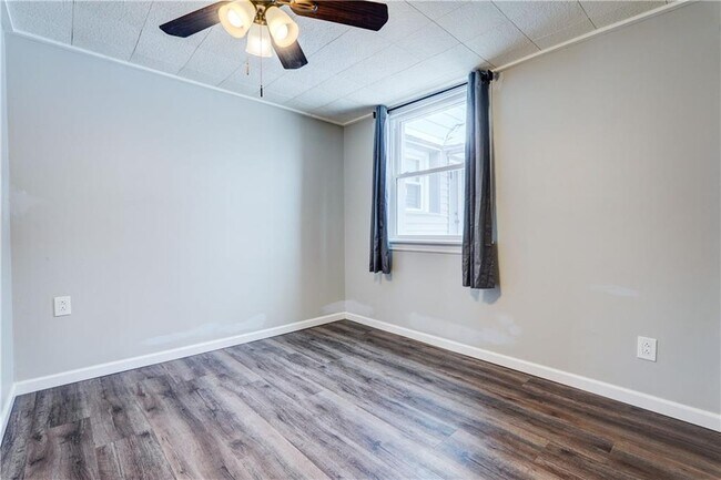 Building Photo - 1070 Gravel Rd