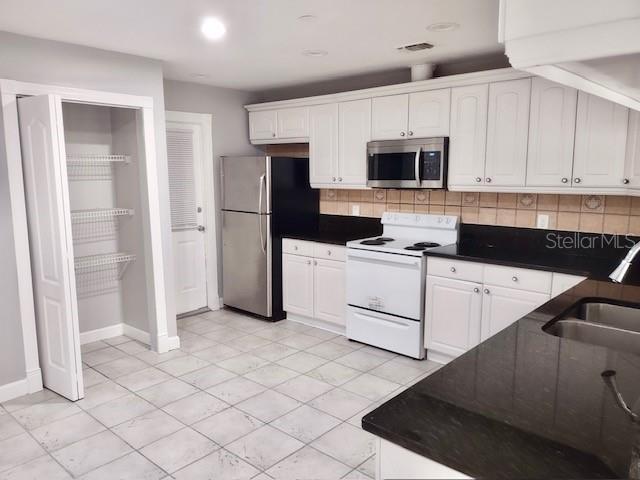 Building Photo - 10026 Chesham Dr