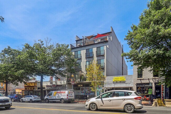Building Photo - Modern 2-Bedroom with In-Unit W/D on Georg...