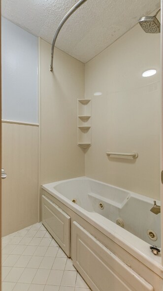 Building Photo - 3880 Priest Lake Dr