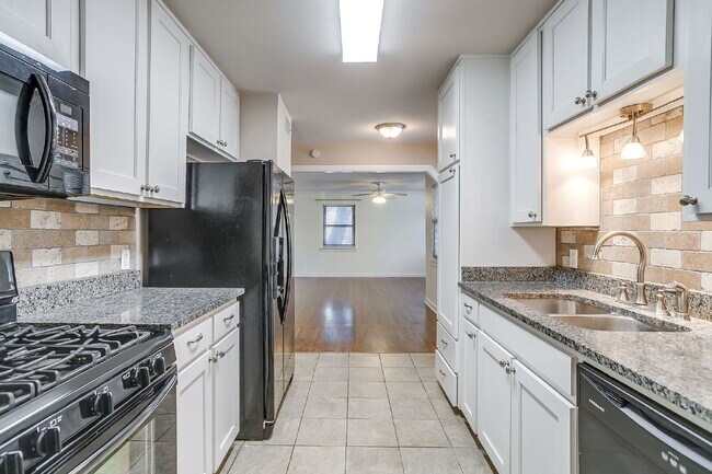 Building Photo - Well maintained 3 bedroom home in 76107