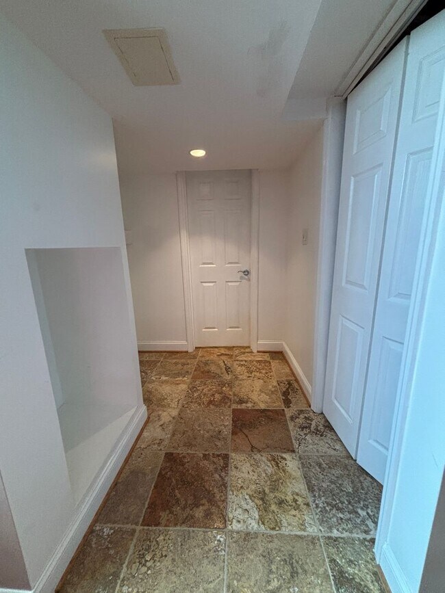 Building Photo - 3479 Overbrook Dr