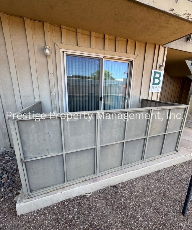 Building Photo - 2525 N Alvernon Way