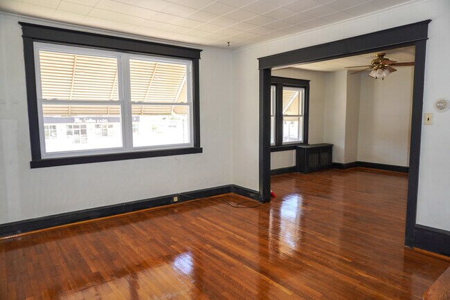 Primary Photo - 427 Custer Ave