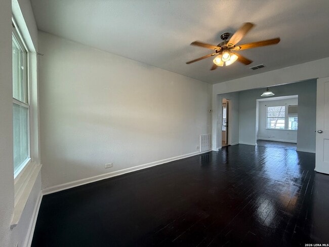 Building Photo - 115 Kinder Dr