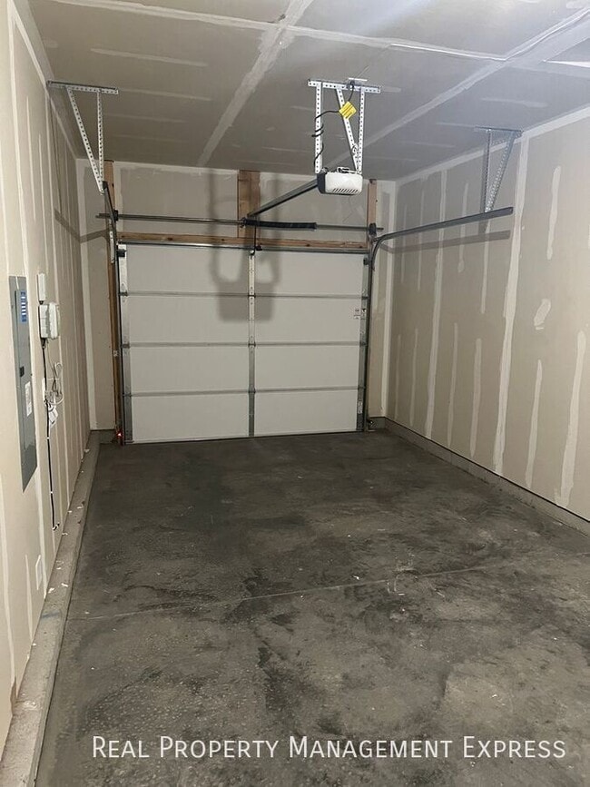 Building Photo - 9608 W Tunis Dr