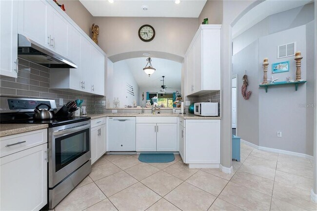 Building Photo - 319 Monaco Dr