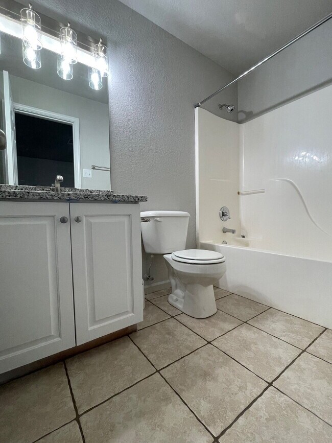 Building Photo - "Charming 3-Bed Home with Modern Touches & 2 Baths on Marion Street, Benton!"