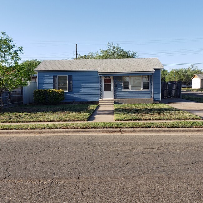 Front of House - 4823 37th St