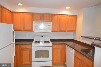 Building Photo - 4490 Market Commons Dr
