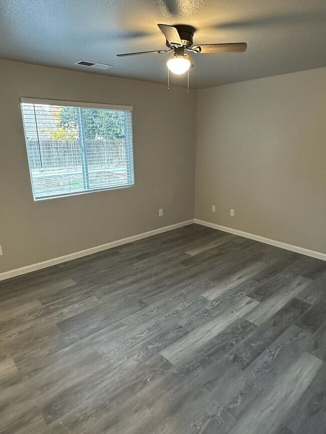 Building Photo - 4106 W Prospect Ave