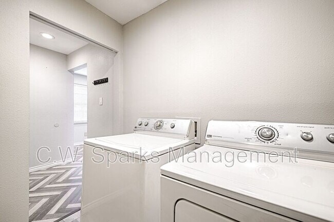Building Photo - 3520 Tangle Terrace