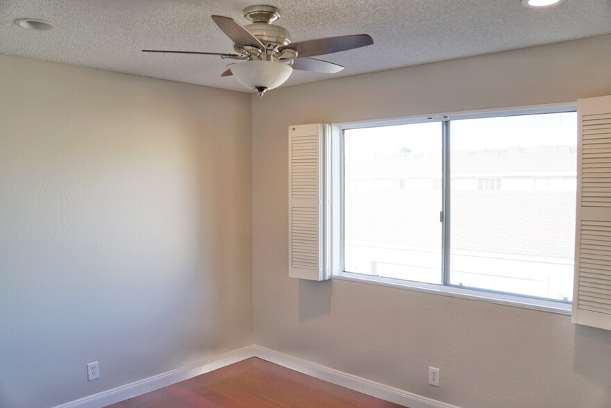 Building Photo - 309 Catamaran Street