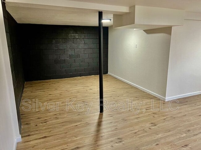 Building Photo - 206 Riggs St