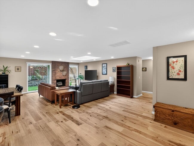 Building Photo - Fully Remodeled Single-Level in Four Seasons — Central A/C, Dual-Pane Windows, Engineered Hardwoo...